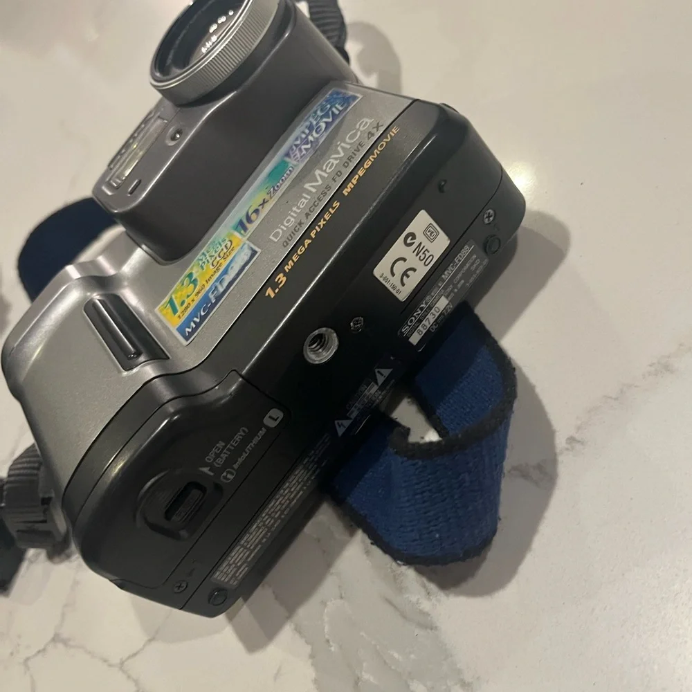 Sony Mavica MVC-FD88 0.4MP Digital Camera with Leather Case TESTED WORKS!!